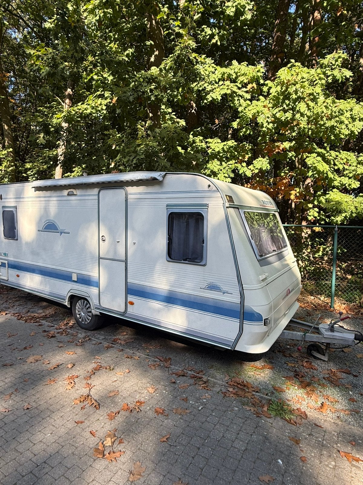 Caravan unica, Caravans en Kamperen, Rondzit, Frans bed, Particulier, Adria