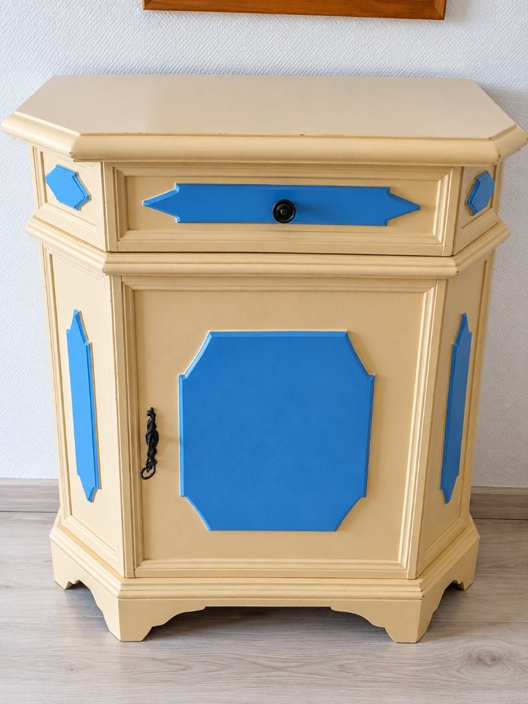 Blauw-geel eiken kastje, Ophalen, Gebruikt