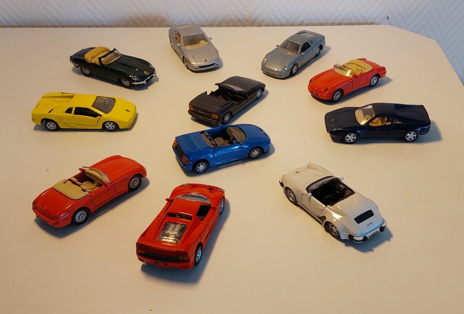 12 voitures Maisto Shell à l'échelle 1/39., Enlèvement ou Envoi, Comme neuf, Voiture, Autres marques