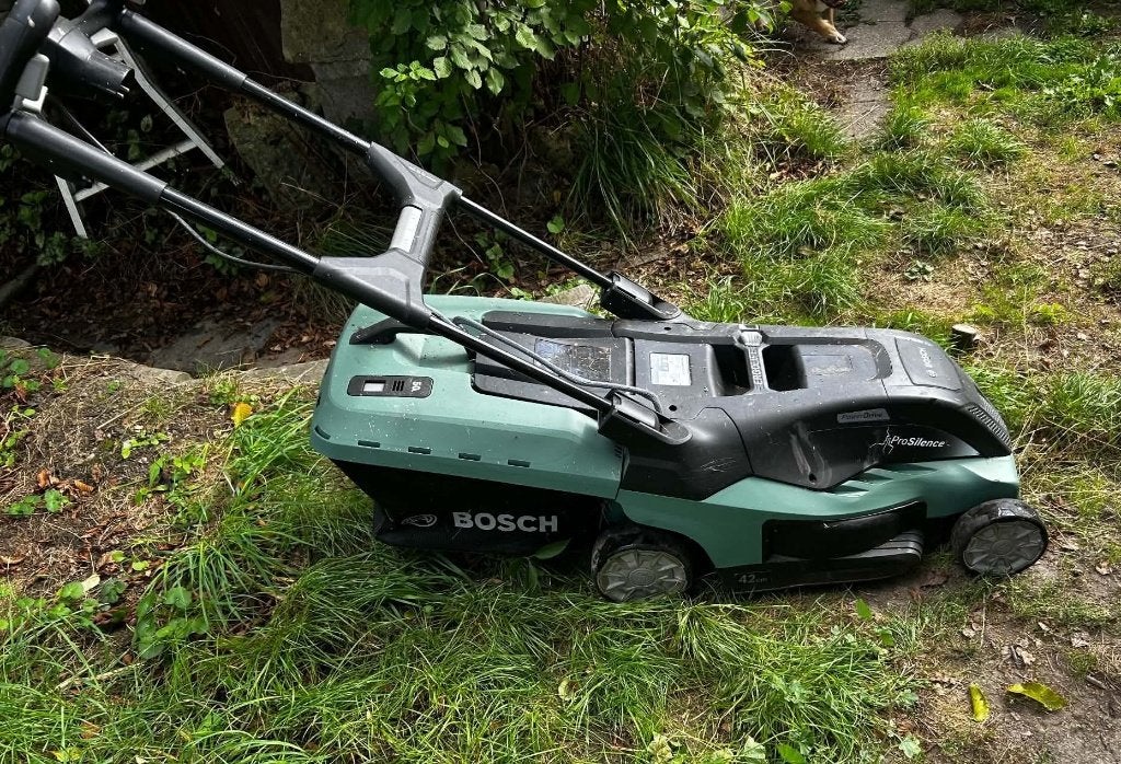 Tondeuse à gazon électrique Bosch, 3 ans, Démarrage électrique, 40 à 49 cm, Enlèvement, Utilisé