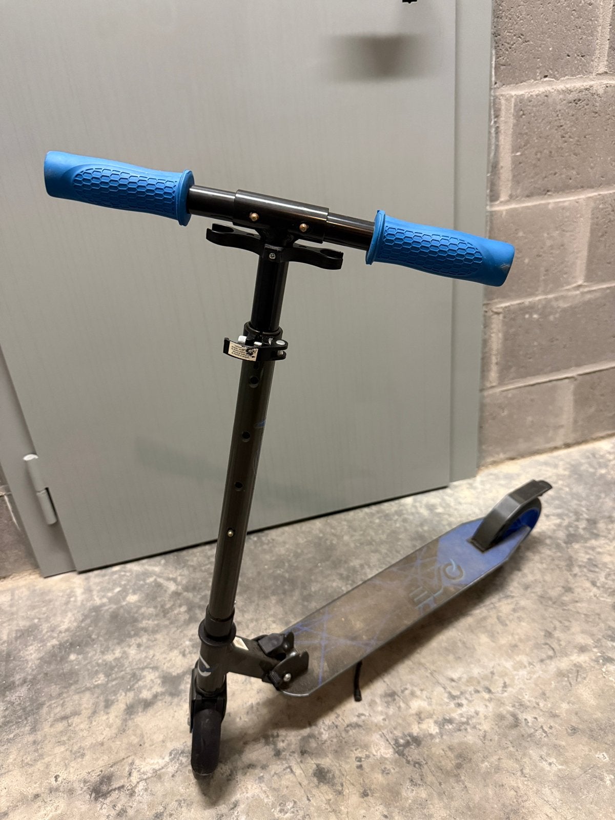 Trottinette EVO pliable pour enfant, Enlèvement, Comme neuf