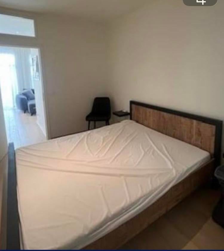 Bed met ijzer frame, Ophalen, Zo goed als nieuw