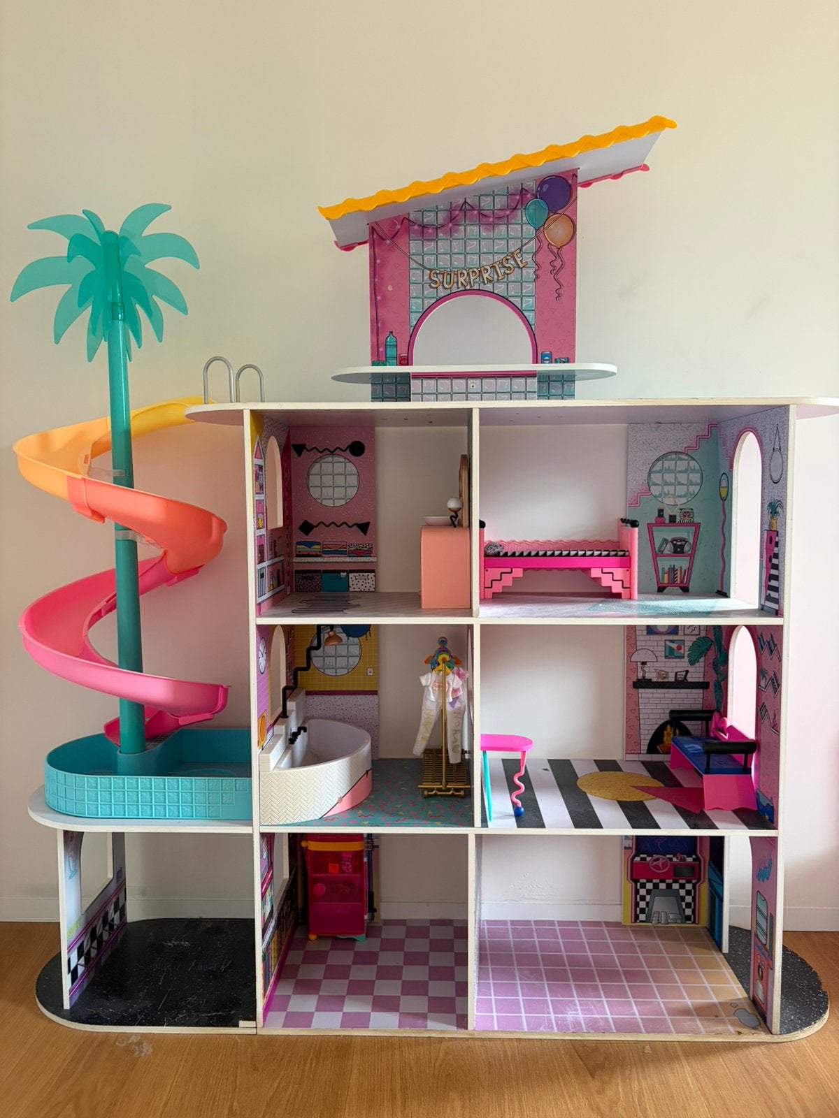 Groot poppenhuis LOL met accessoires, Kinderen en Baby's, Ophalen, Zo goed als nieuw, Poppenhuis