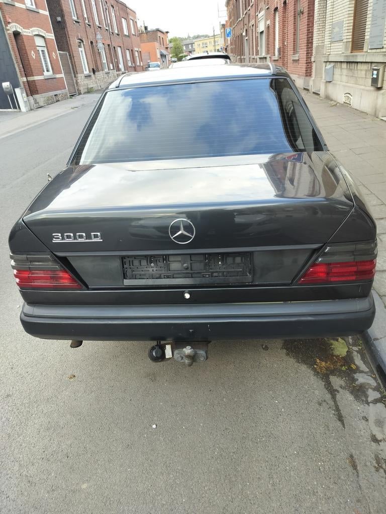 Mercedes-Benz 300D (W124) - 1989 - Automatique - Ancêtre - É, Auto's, Mercedes-Benz, Particulier, Open dak, Diesel, Automaat, Stof