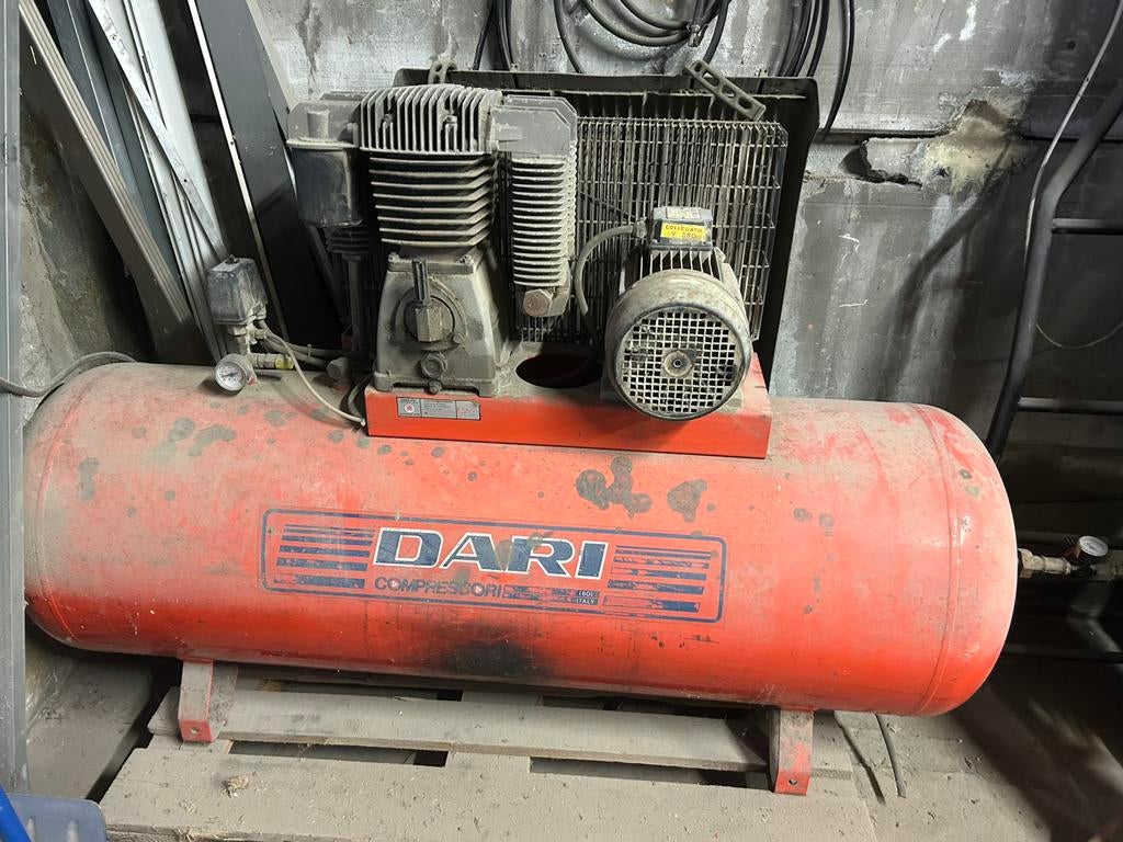 Dari compressor 5,5 hp 300l, Doe-het-zelf en Bouw, Ophalen, Gebruikt
