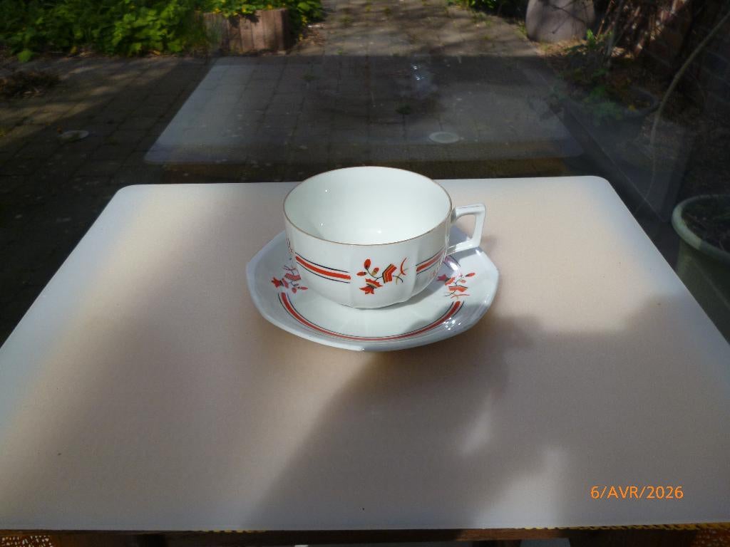 10 tasses et sous tasses en porcelaine à donner, Enlèvement, Utilisé, Autres styles, Porcelaine
