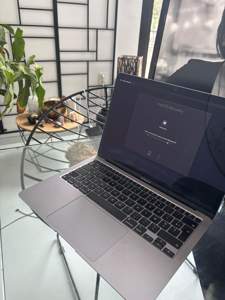 MacBook Air 13" M1 2020 - Remote Management, Computers en Software, Ophalen, Gebruikt, 13 inch, Azerty