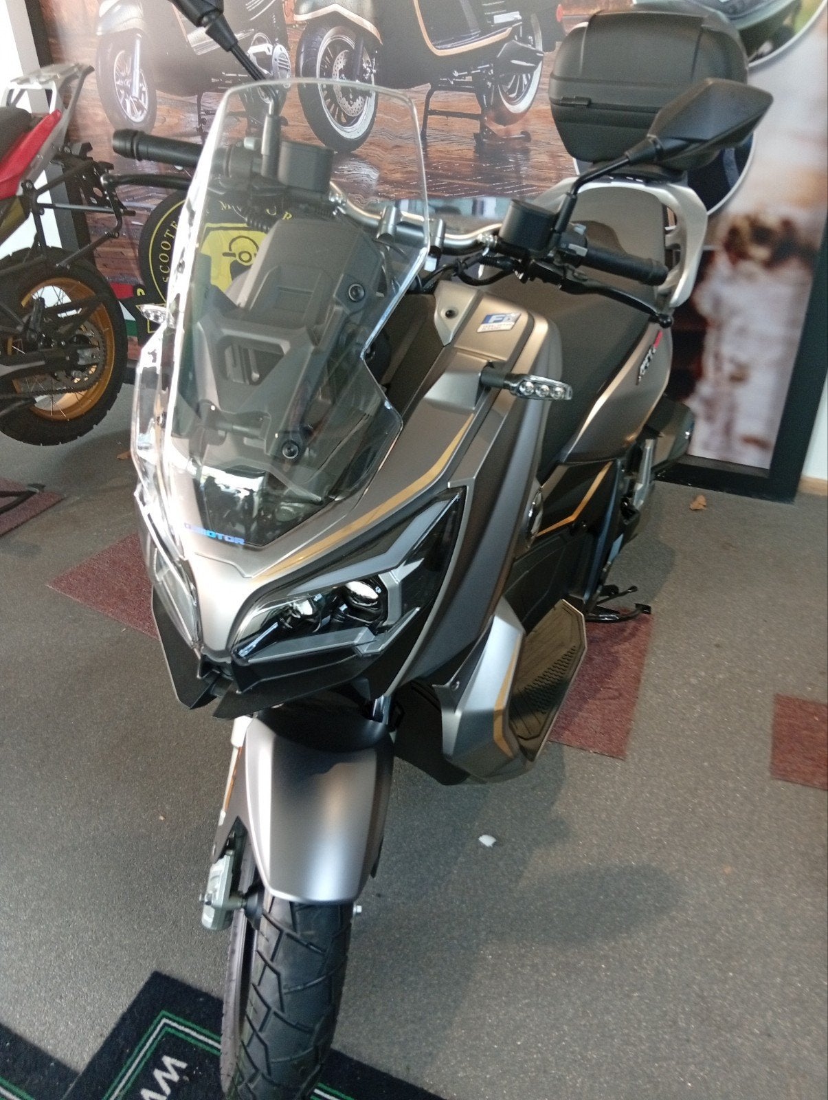 Qj motor atr 125cc motorscooter, Motos, Motos | Marques Autre, Entreprise
