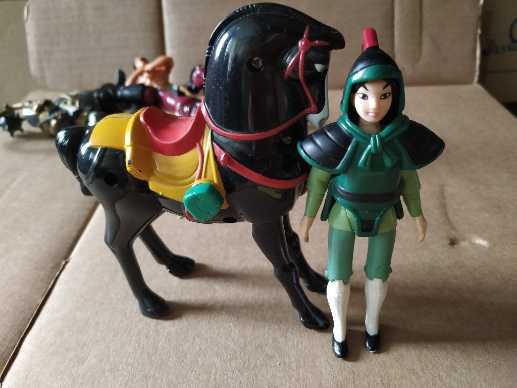 disney figuur mulan op een paard, Enlèvement ou Envoi
