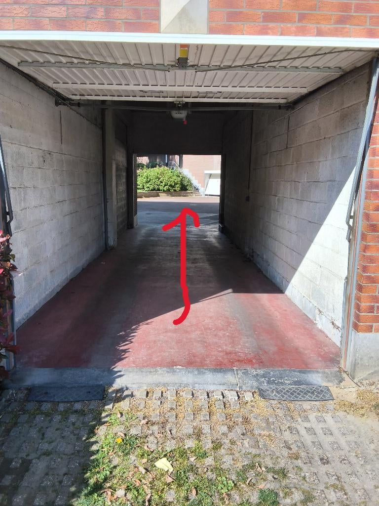 Grand garage fermé sécurisé à vendre., Autos : Divers, Garages