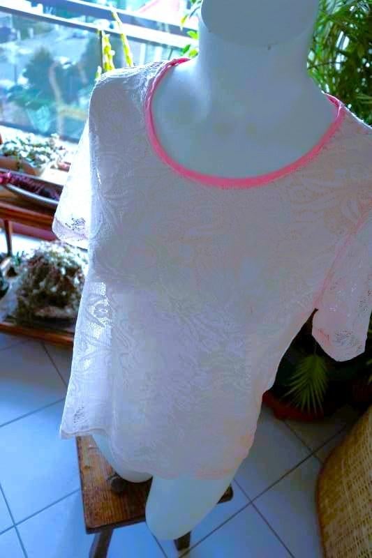creatief deels transparant roos T-shirt, Maat 38/40 (M), Vintage Dressing, Wit, Ophalen of Verzenden