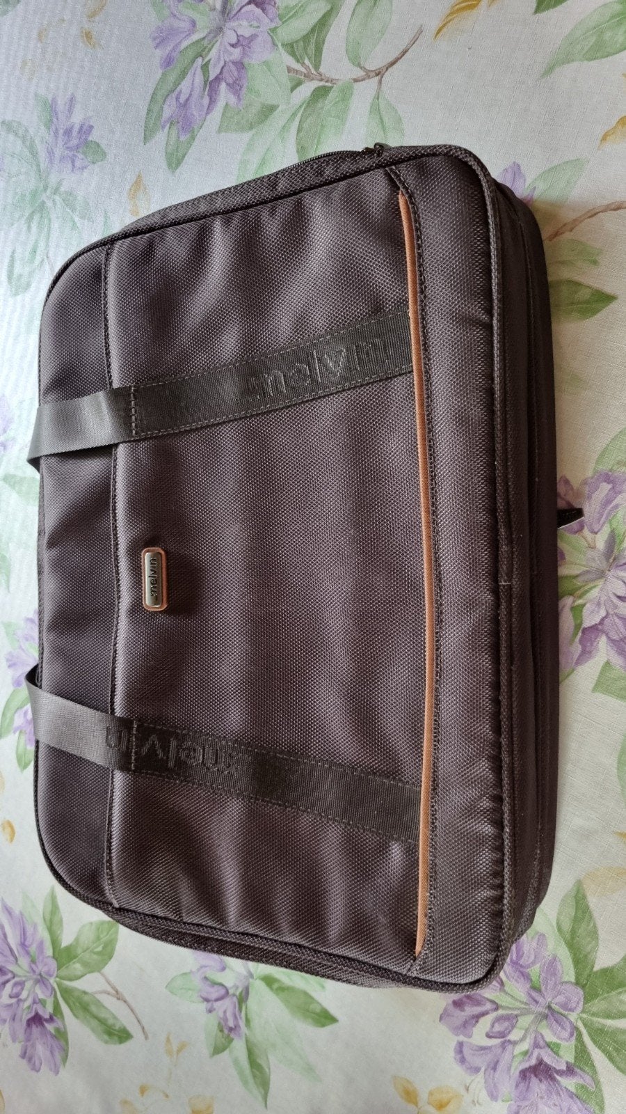 laptoptas, Bruin, Overige typen, Ophalen of Verzenden, Zo goed als nieuw