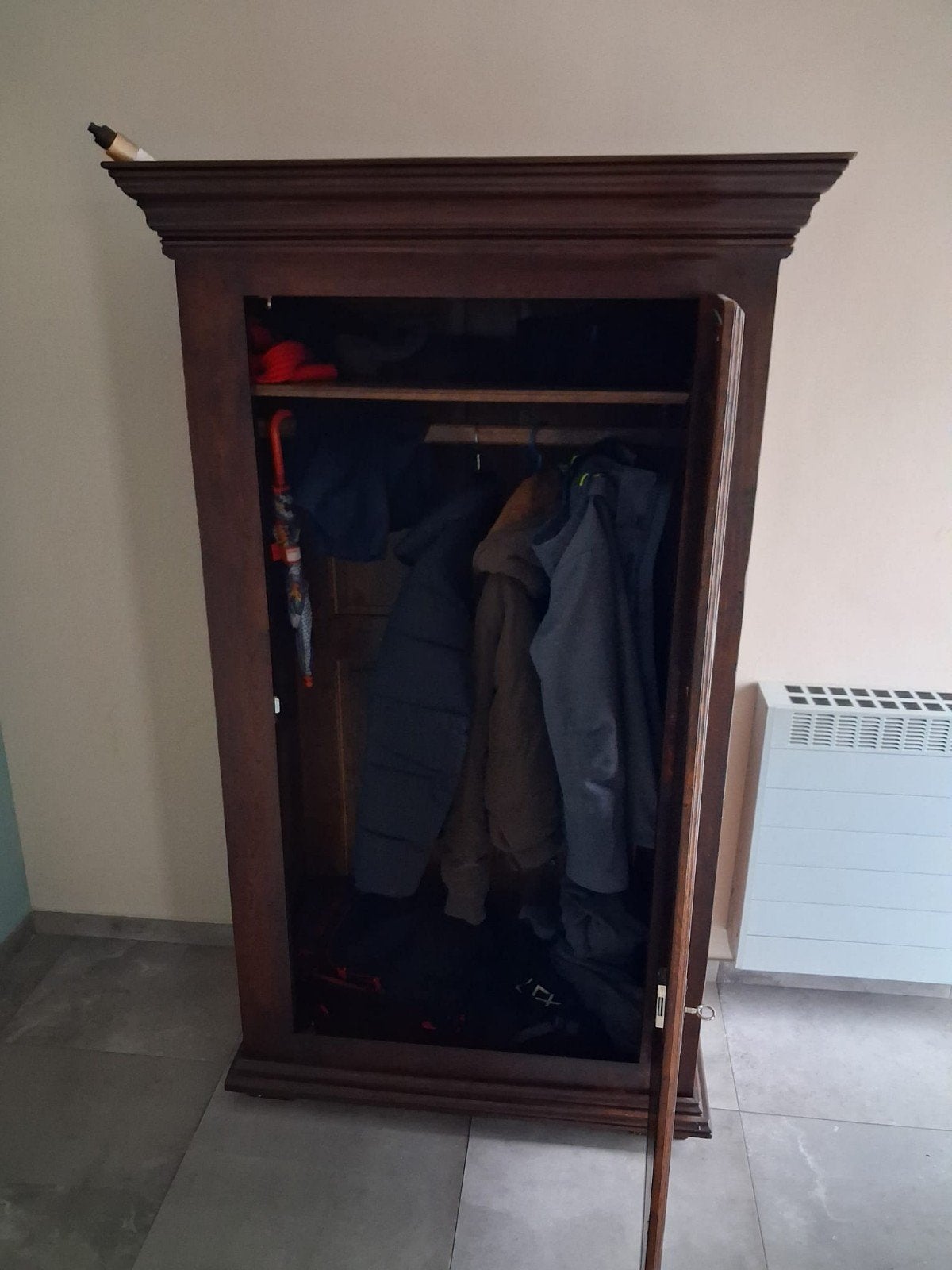 Eiken kast, Ophalen