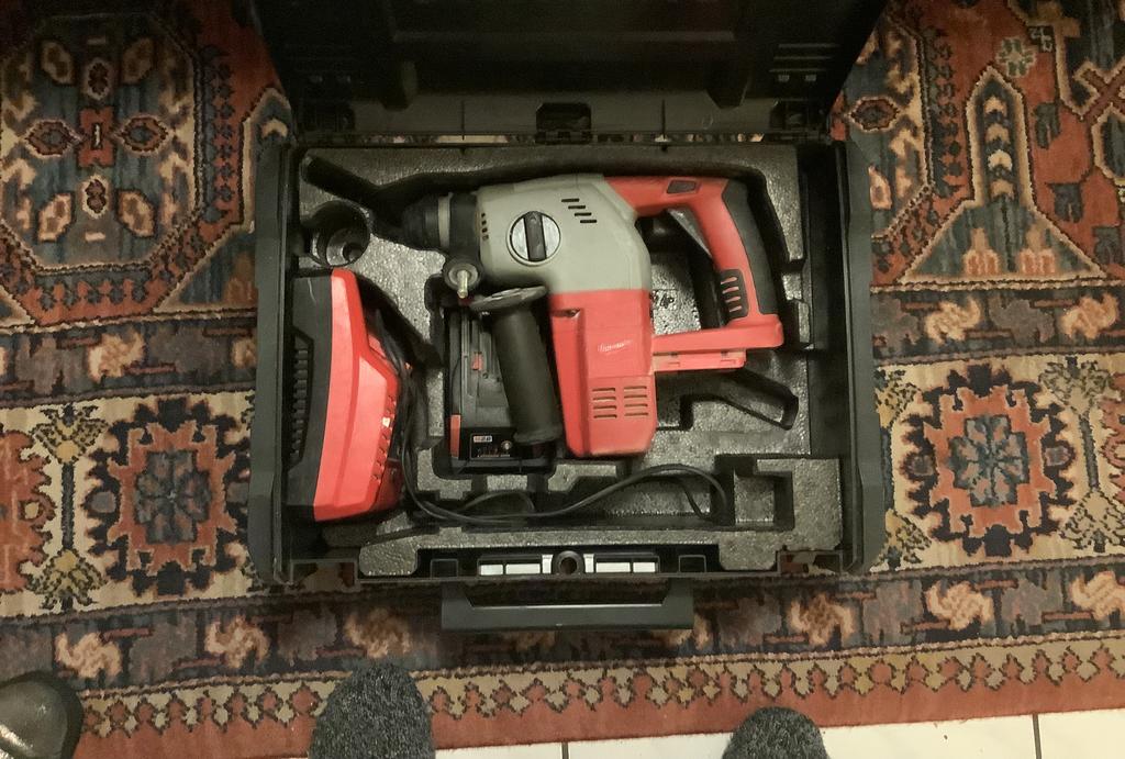 Milwaukee, Doe-het-zelf en Bouw, Gereedschap | Boormachines, Ophalen, Zo goed als nieuw