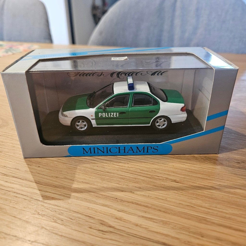Minichamps Ford Mondeo 4 portes Police 1/43, Enlèvement ou Envoi, Neuf, Voiture, MiniChamps
