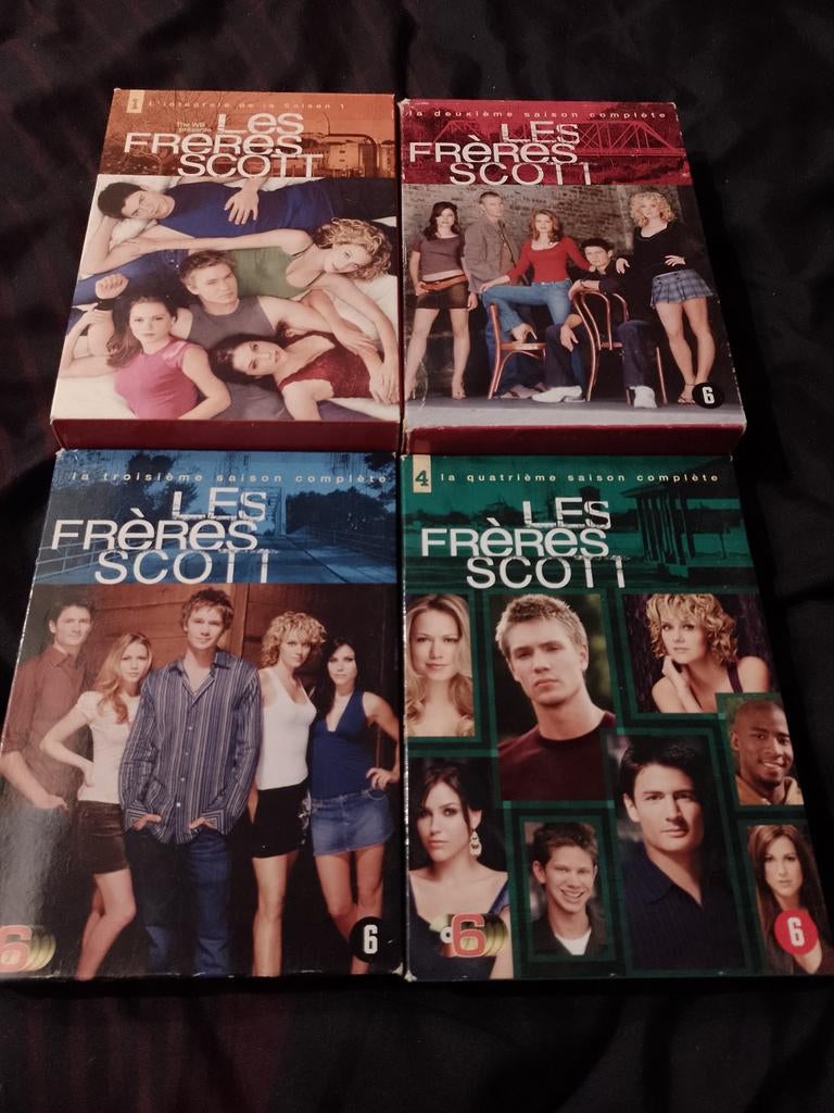 A vendre coffrets DVD intégral saison 1 à 4 Les Frères Scott, Enlèvement ou Envoi, Comédie, Coffret, Comme neuf
