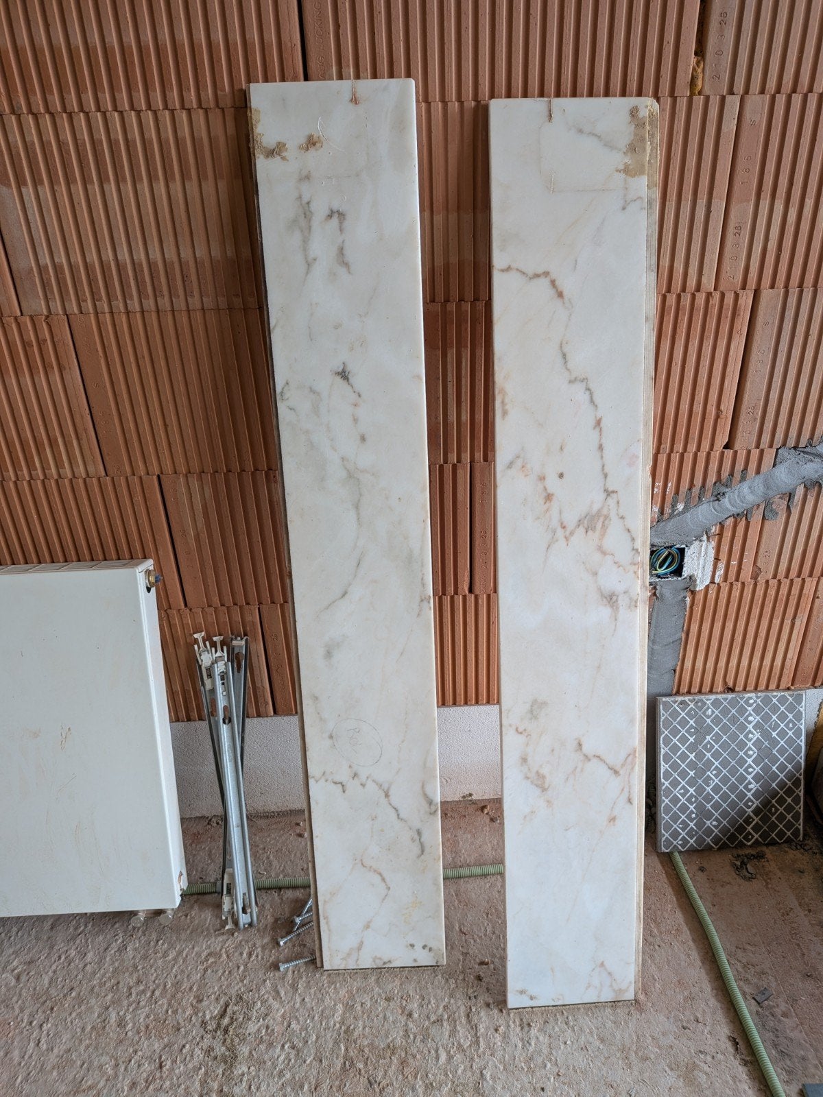 2 rebords de fenêtre en marbre blanc, Enlèvement