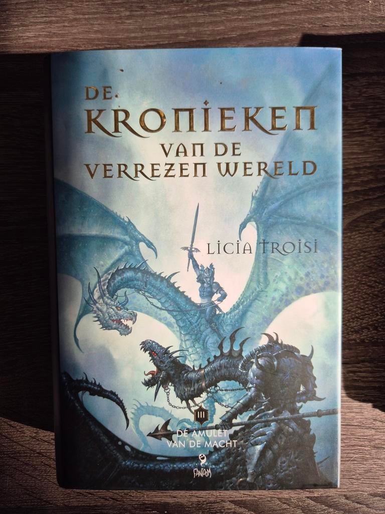 Kronieken van de verrezen wereld deel 3, Boeken, Ophalen of Verzenden, Zo goed als nieuw, Licia Troisi