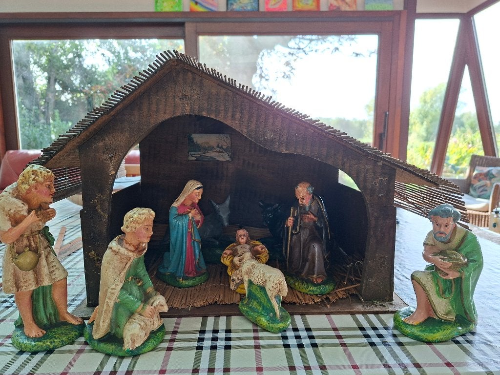 Statues de Noël et écurie, Enlèvement