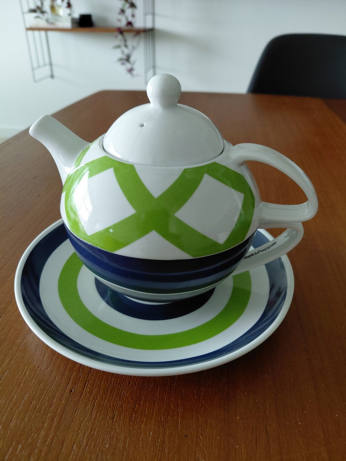 Theepot met tas en schotel salt&pepper, Ophalen