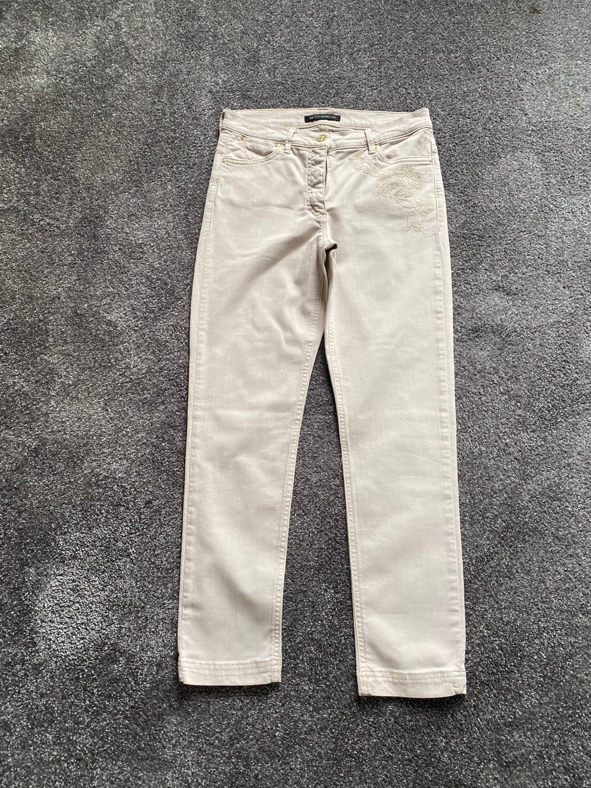 Beige jeansbroek Betty Barclay maat 36, Kleding | Dames, Spijkerbroeken en Jeans, Ophalen of Verzenden, Zo goed als nieuw, Overige kleuren
