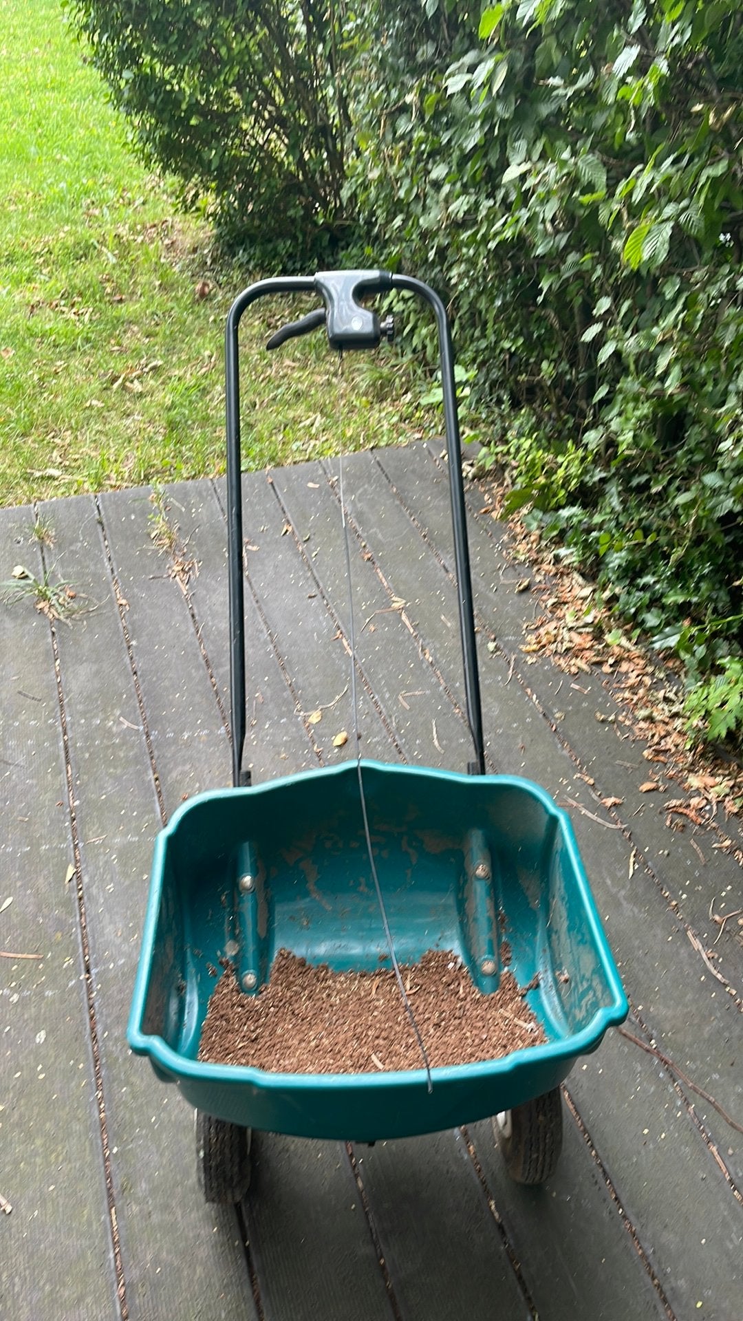 GRATIS kunststof handstrooiwagen voor graszaad/mest/zout, Ophalen, Gebruikt