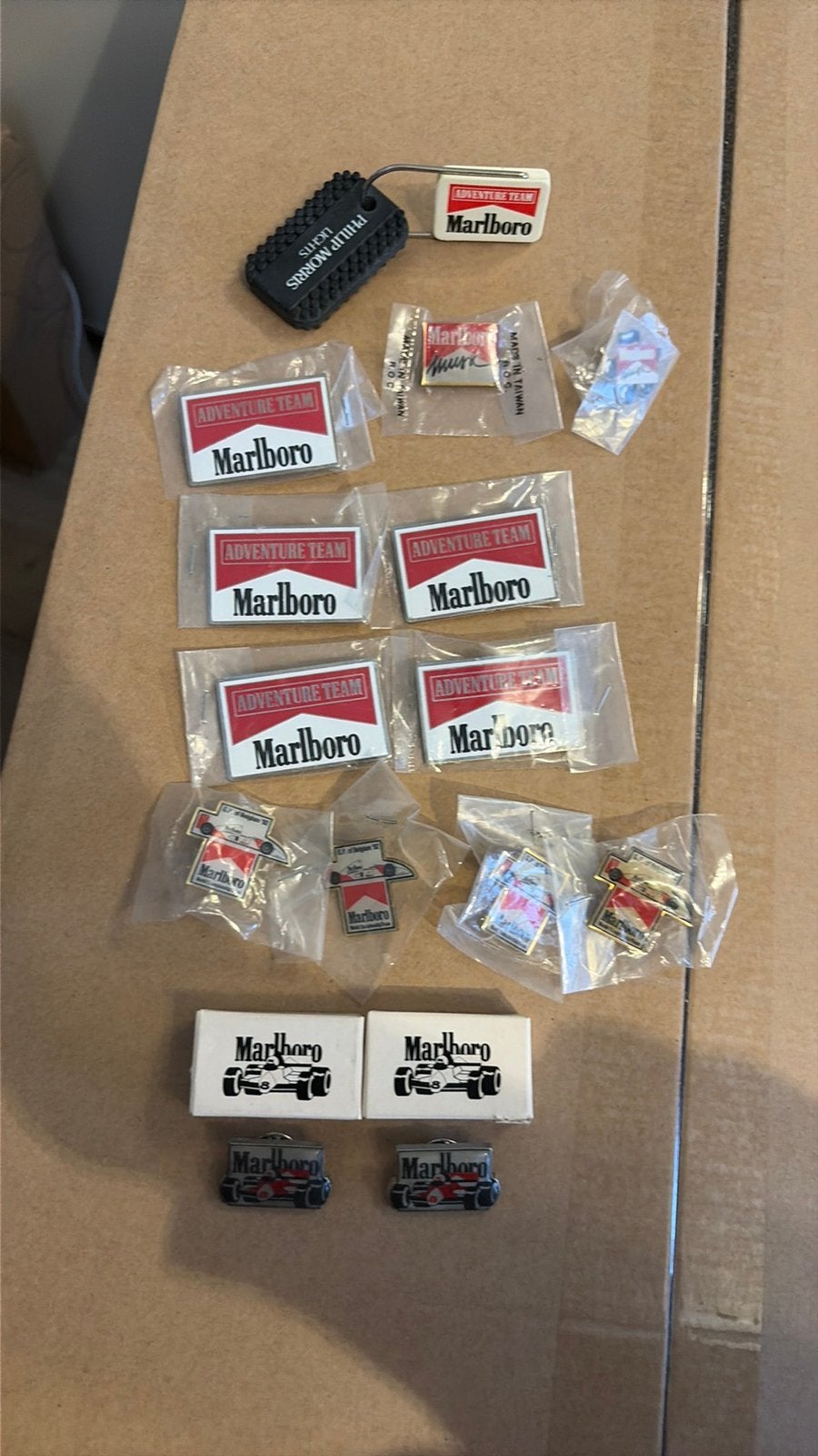 Pin’s Marlboro, Enlèvement ou Envoi