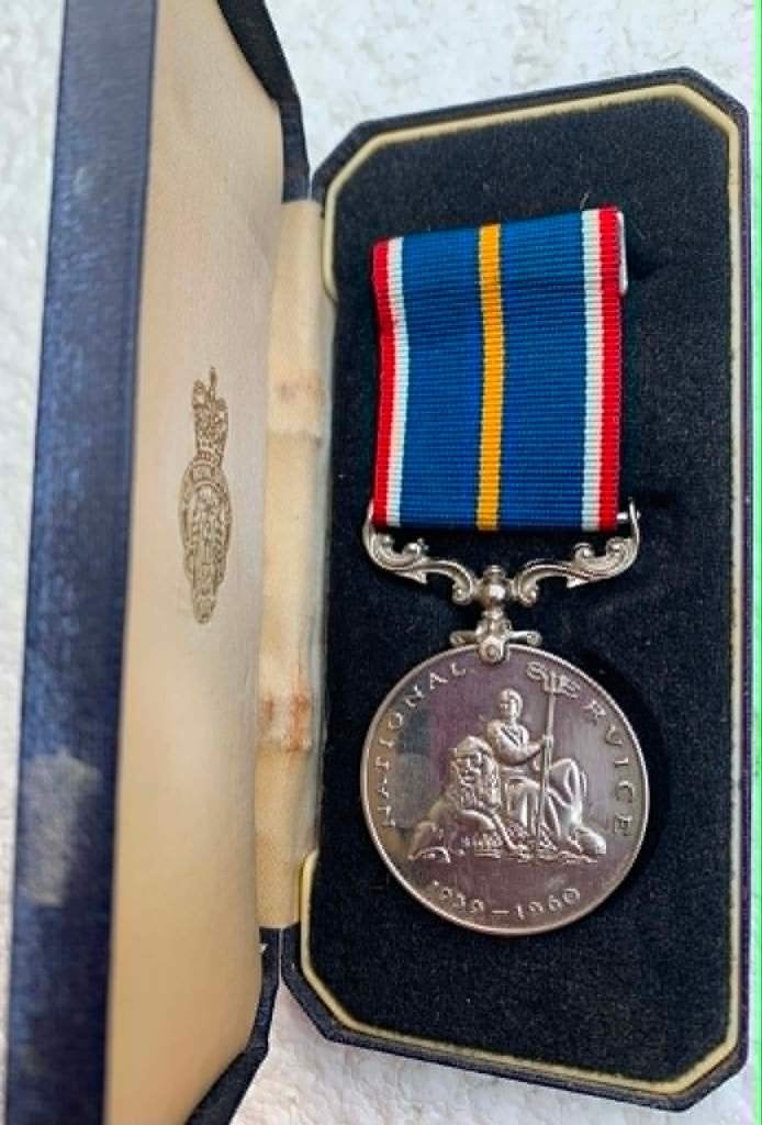 Medaille, Engelse National Service Medal WOII + Box 40-45, Enlèvement ou Envoi, Armée de terre, Ruban, Médaille ou Ailes