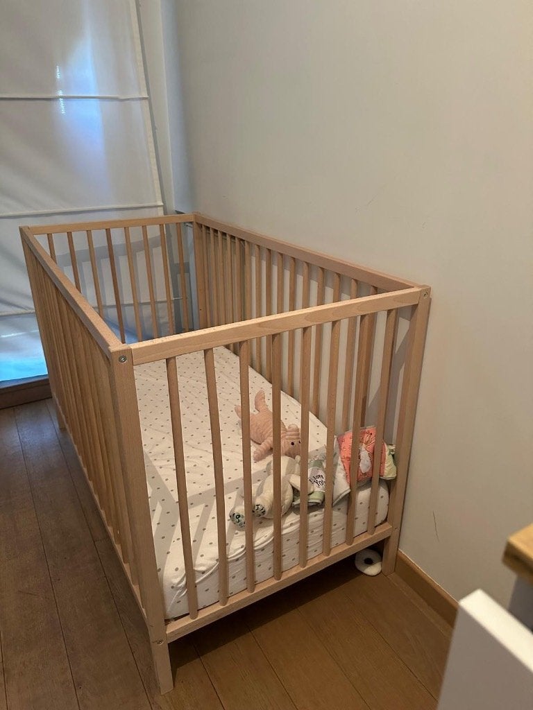 Lit bébé Ikea - couleur hêtre, Enlèvement, Comme neuf, Moins de 140 cm, Moins de 70 cm