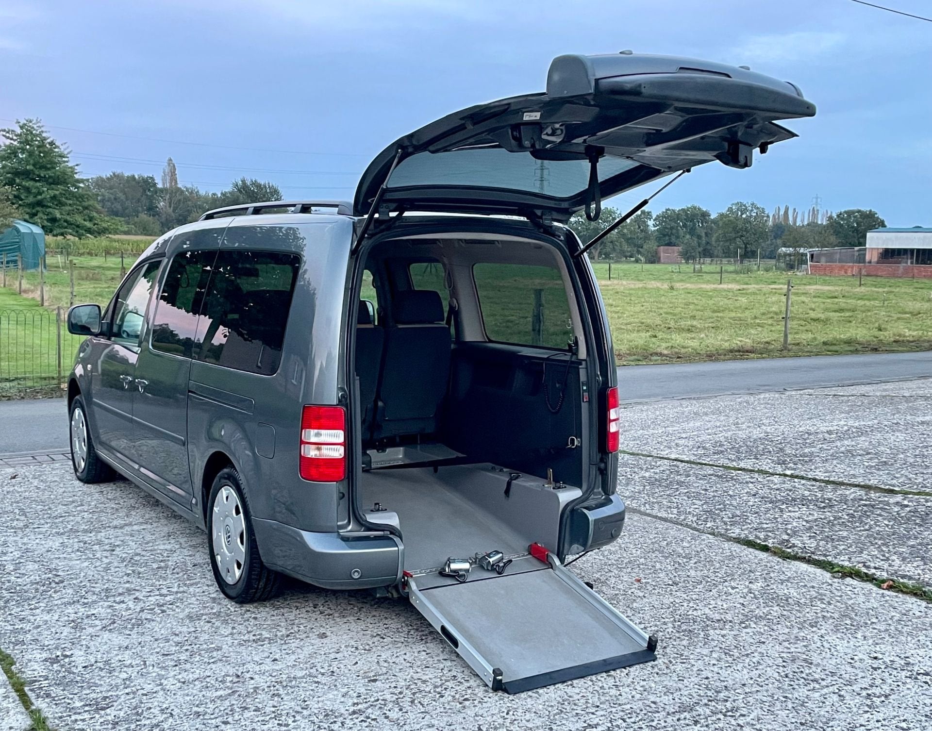 Volkswagen Caddy 1.6TDI AUTOMAAT Rolstoel Invalide TPMR, Autos, Achat, 1610 kg, Entreprise, Autre carrosserie