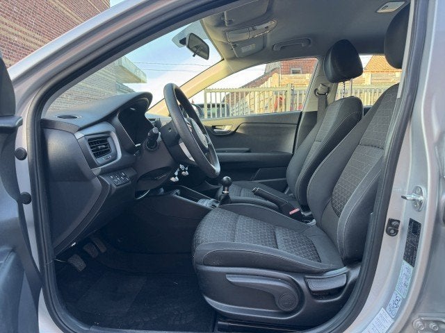 Climatisation/60000km/2022 Kia Rio 1.2i « Garantie 3 ANS », Autos, Kia, 1197 cm³, Argent ou Gris, Achat, Euro 6