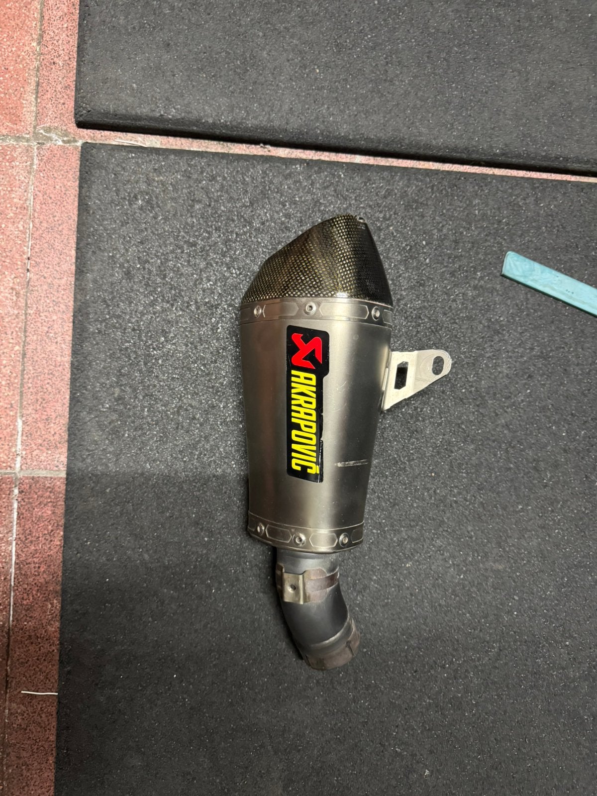 Acrapovic, Ophalen