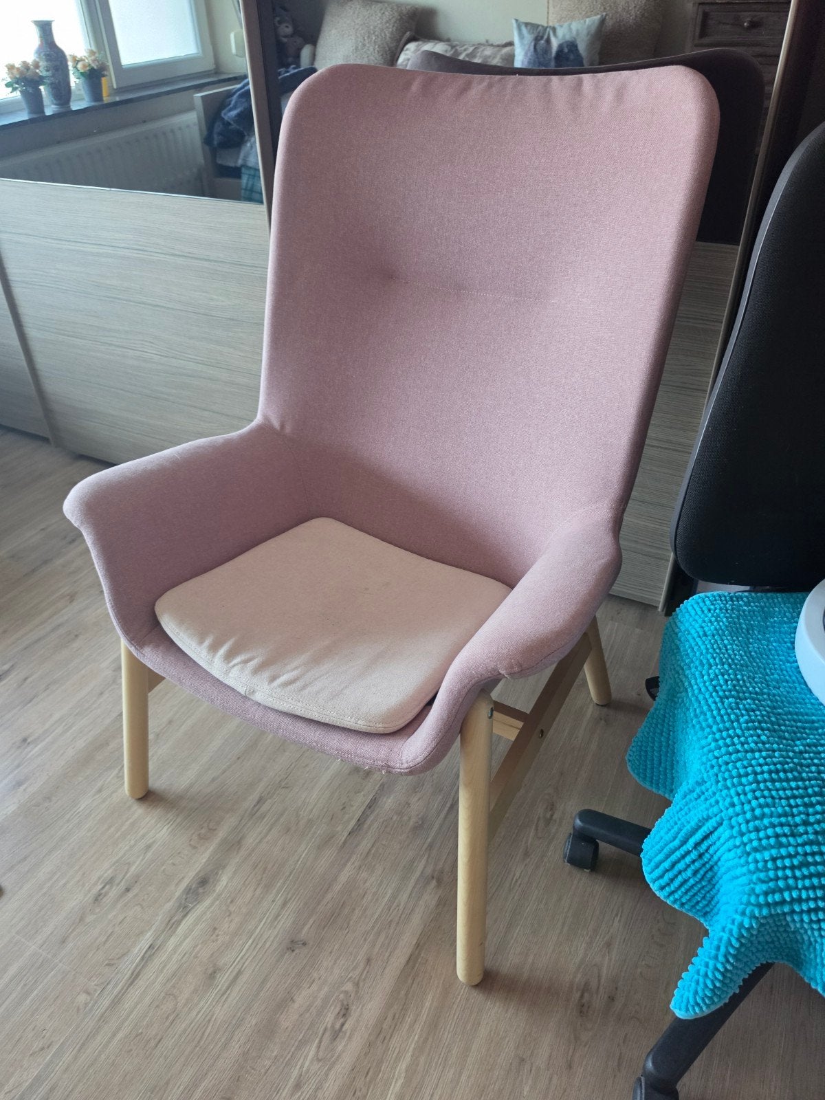 Roze design zetel,is gelijk nieuw,niet veel gebruikt ., Maison & Meubles, Autres couleurs, Bois, Comme neuf, Enlèvement