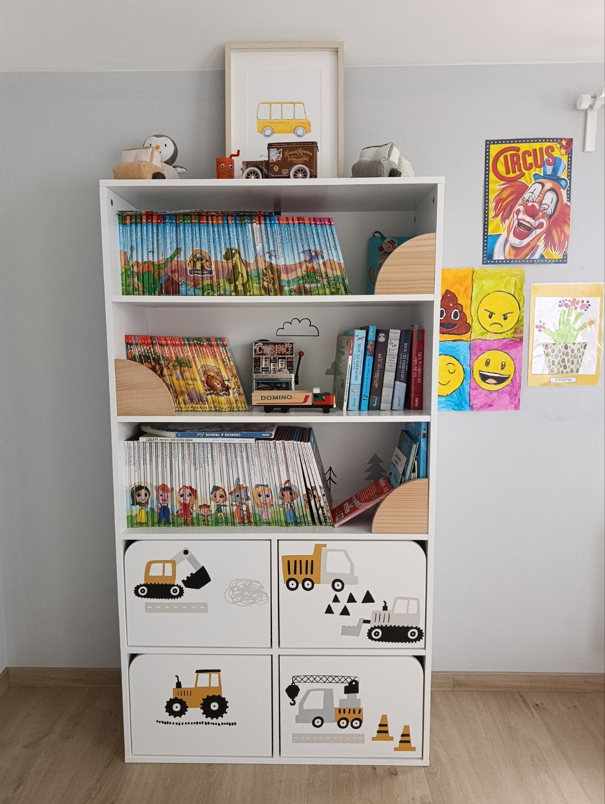 Bibliothèque chambre enfant, Enlèvement