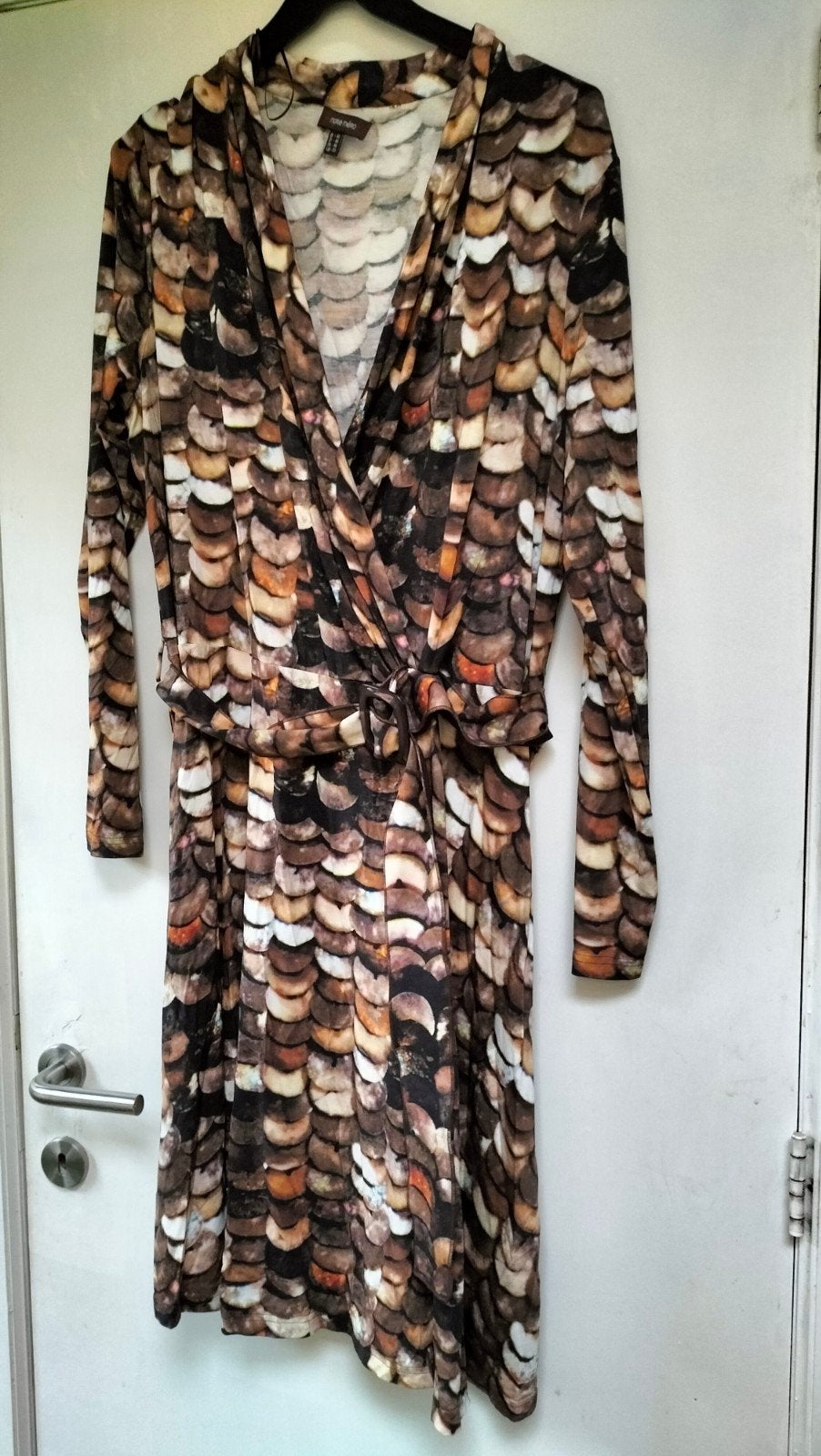 Marie Mero, overslagjurk in mooie herfstkleuren 48, Enlèvement ou Envoi