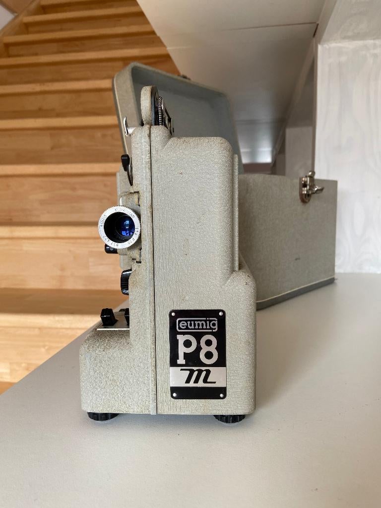 Eumig filmprojector (model P8M)., Verzamelen, Foto-apparatuur en Filmapparatuur, Projector, 1940 tot 1960, Ophalen