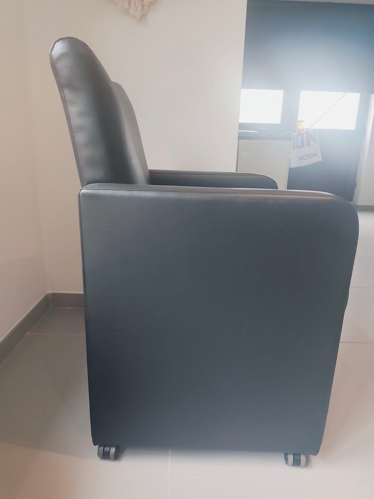 6 zwarte lederen stoelen op wieltjes, Huis en Inrichting, Stoelen, Ophalen, Zwart, Leer, Zo goed als nieuw