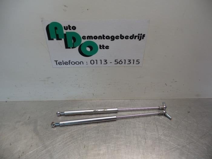 Amortisseur kit capot moteur d'un Volkswagen Golf (Golf 91-), Volkswagen, -, 3 mois de garantie, Utilisé