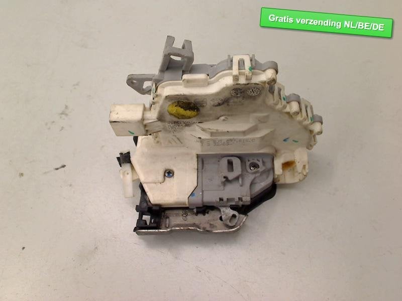 SERRURE DE PORTE AVANT GAUCHE A4 Avant (B8) (8J0837015C), Auto-Union-Straße  1,
85057  Ingolstadt, DE, Gauche, Info@audi.de, Audi