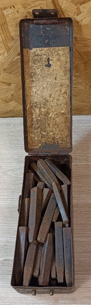 Rare coffret Allemand AUTO UNION/DKW poinçons 3 tailles ww2, Verzenden, Landmacht, Overige typen