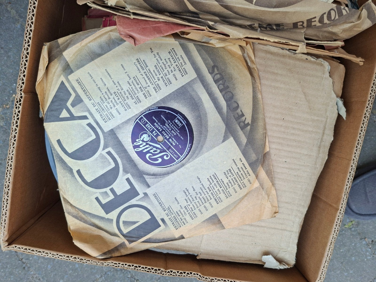 +-25 caisses de 78 tours, CD & DVD, Enlèvement