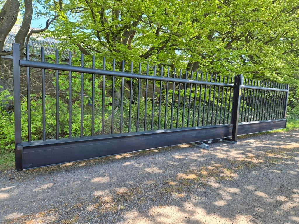 vrijdr. elek. schuifpoort 5,85 mtr doorgang,1.5 hoog zwart, Ophalen, Gebruikt, Aluminium