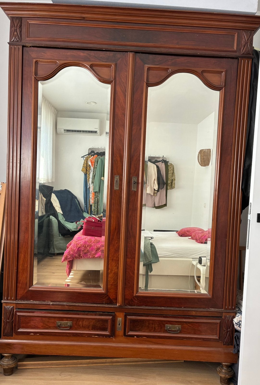 Vintage kleerkast in kerselaar met spiegeldeuren, Avec espace de penderie, Cerisier, Vintage, 100 à 150 cm