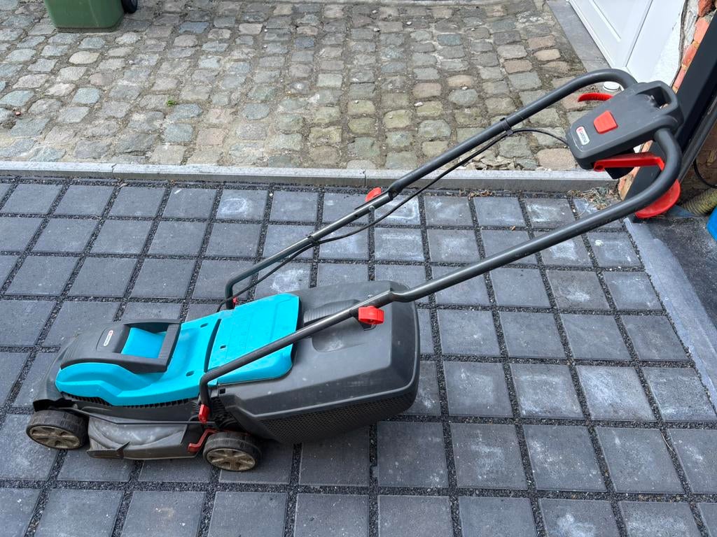 Grasmaaier en kantensnoeier, Ophalen, Gebruikt, Elektrische grasmaaier, Opvangbak