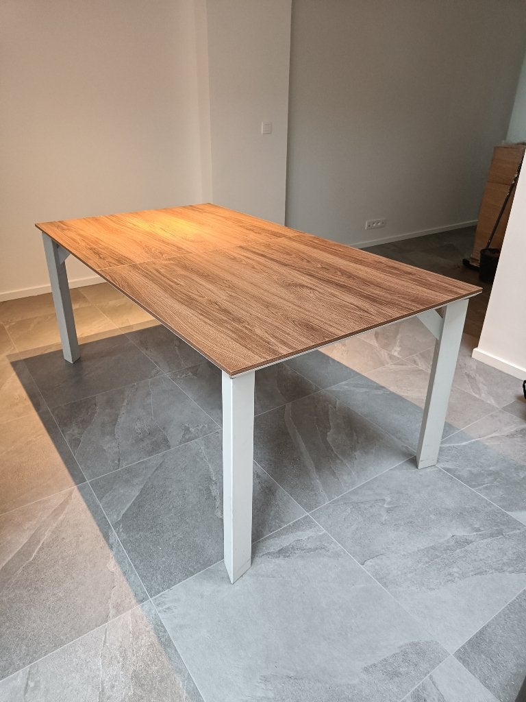zeer grote en moderne tafel 150€, Huis en Inrichting, Gebruikt, 200 cm of meer, Vijf personen of meer, Ophalen