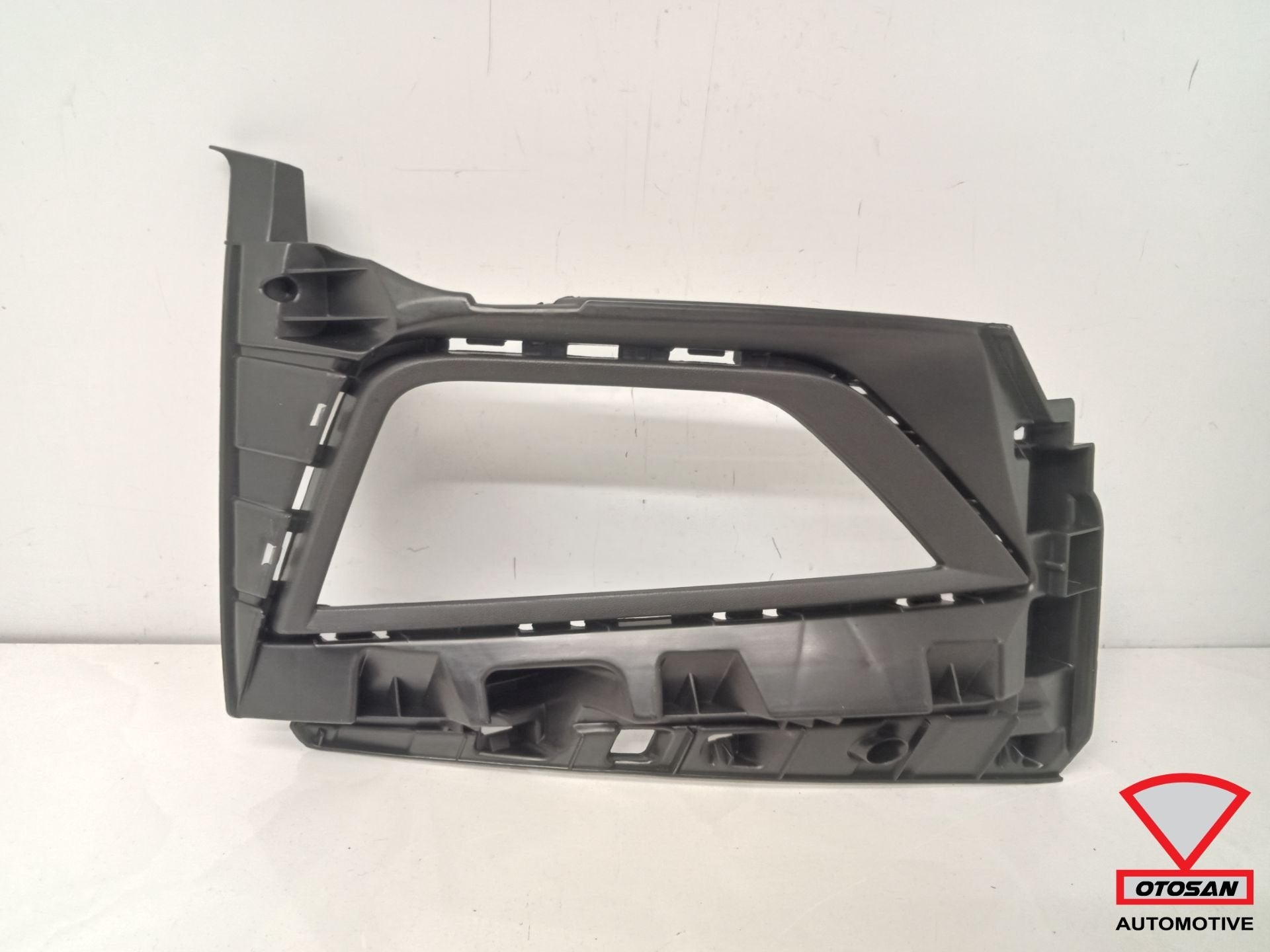 VW Polo 2G bumper rooster houder Onder Rechts Grill 2017+, Gebruikt, Volkswagen, Volkswagen AG, Vw@volkswagen.de
