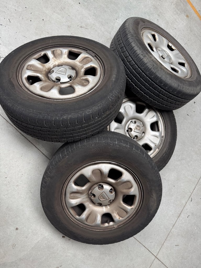 Velgen Dacia Duster, Pneus et Jantes, 215 mm, 4 Saisons, 16 pouces