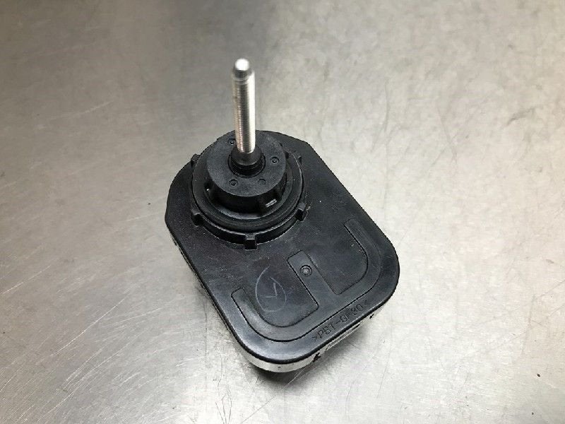 PHARE MOTEUR Toyota Corolla (E21 / EA1 / EH1) (01-2018/-), Dhr. M. Roggen, Toyota, Stadsweg 37 37
9917 PV  WIRDUM GR., NL, Utilisé