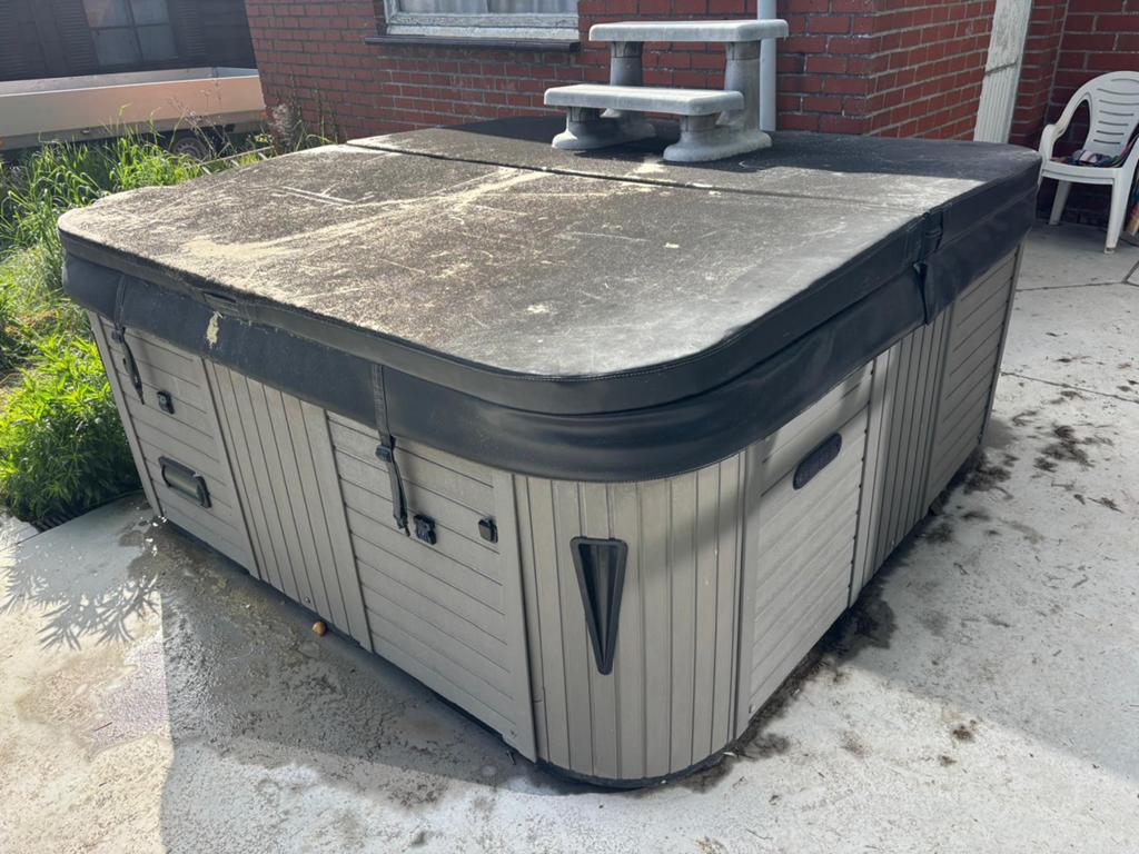 Balboa jacuzzi voor 5-6 personen, Ophalen, Gebruikt, Trap, Vast