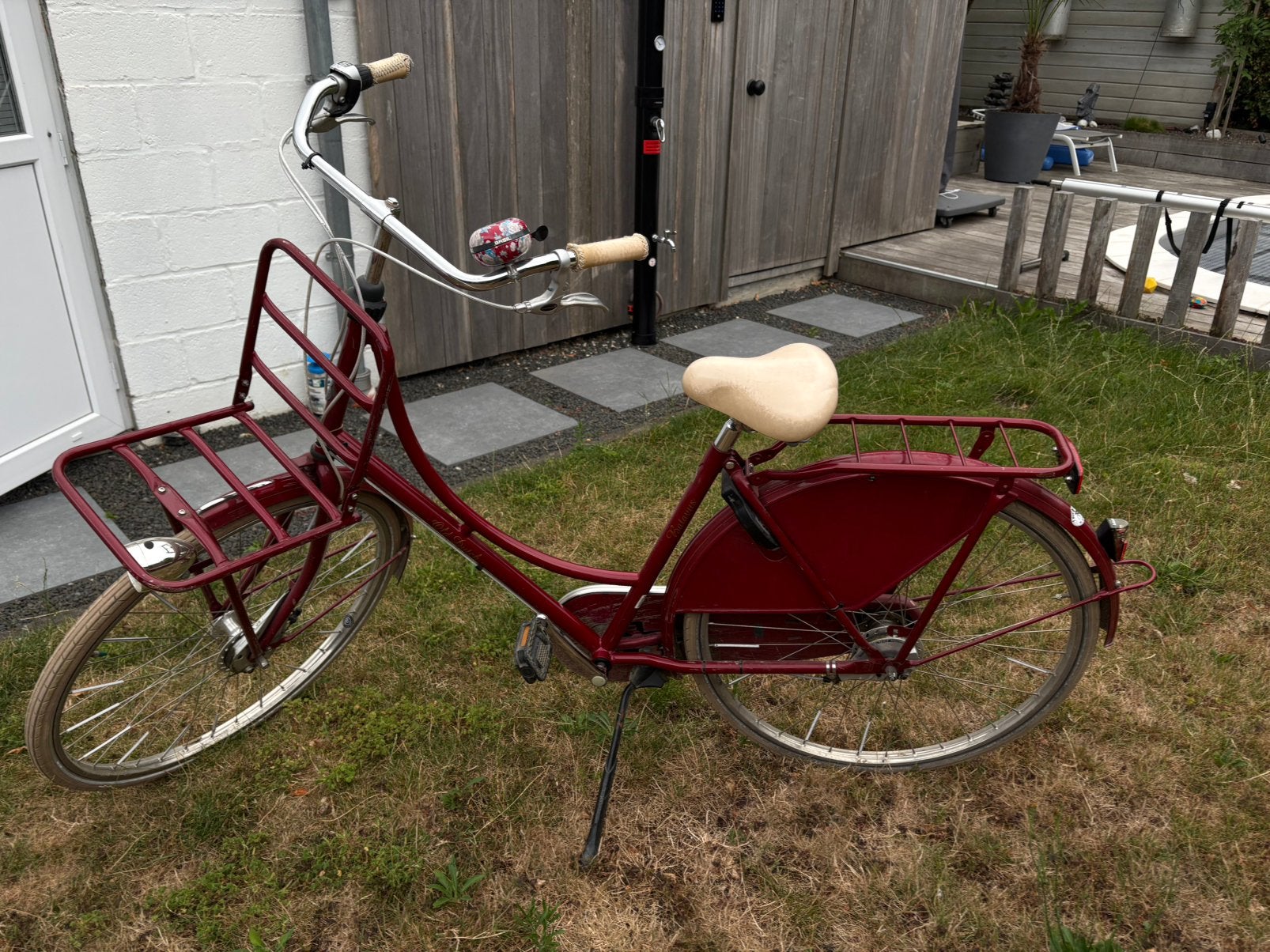 Rode damesfiets, Ophalen, Gebruikt, Trommelrem, Handrem